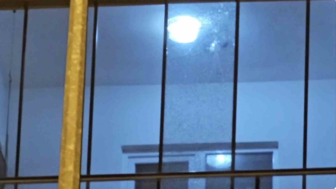 Çorum'da rastgele ateş: Balkon camına kurşun isabet etti