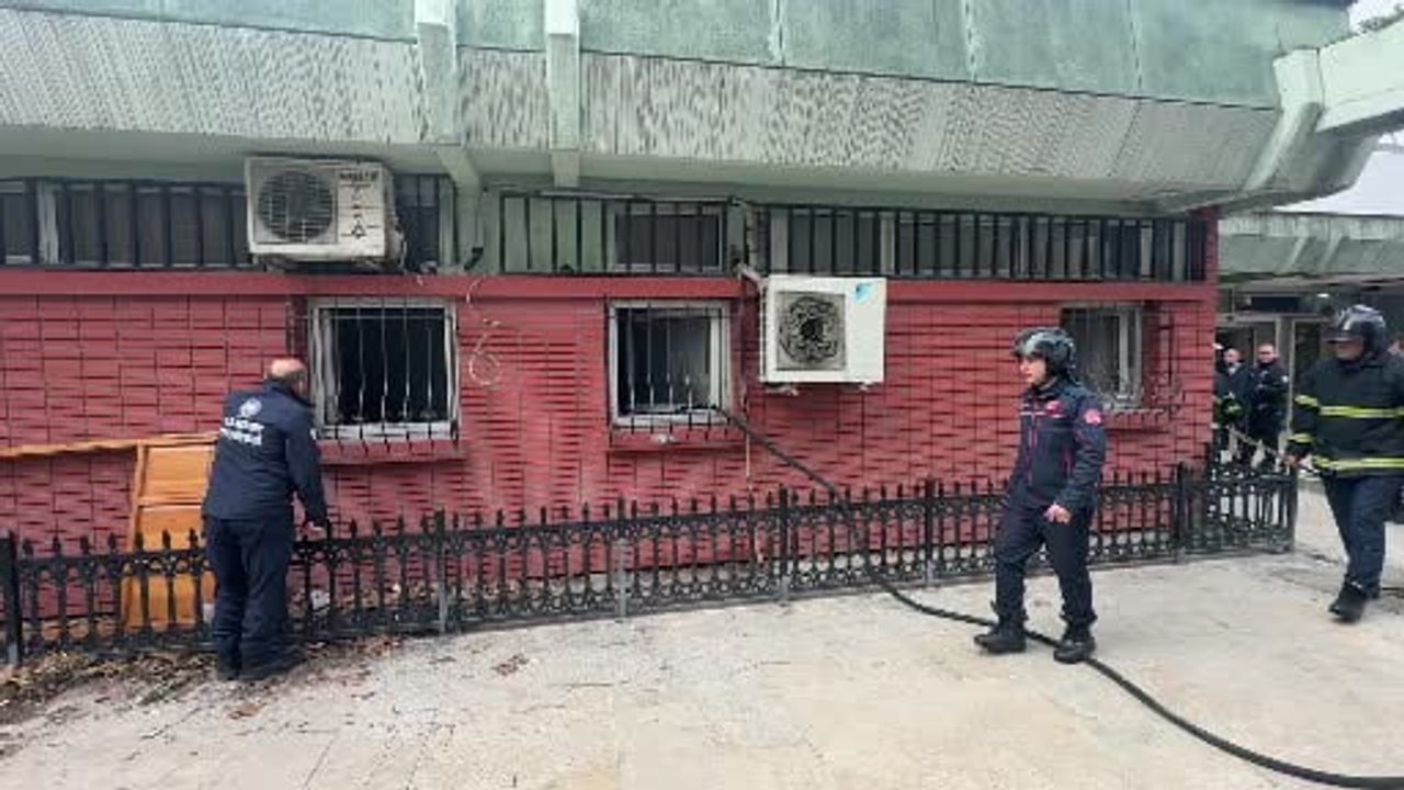 Cuma namazı öncesi Site Camisi çarşısında ufak çaplı yangın paniği