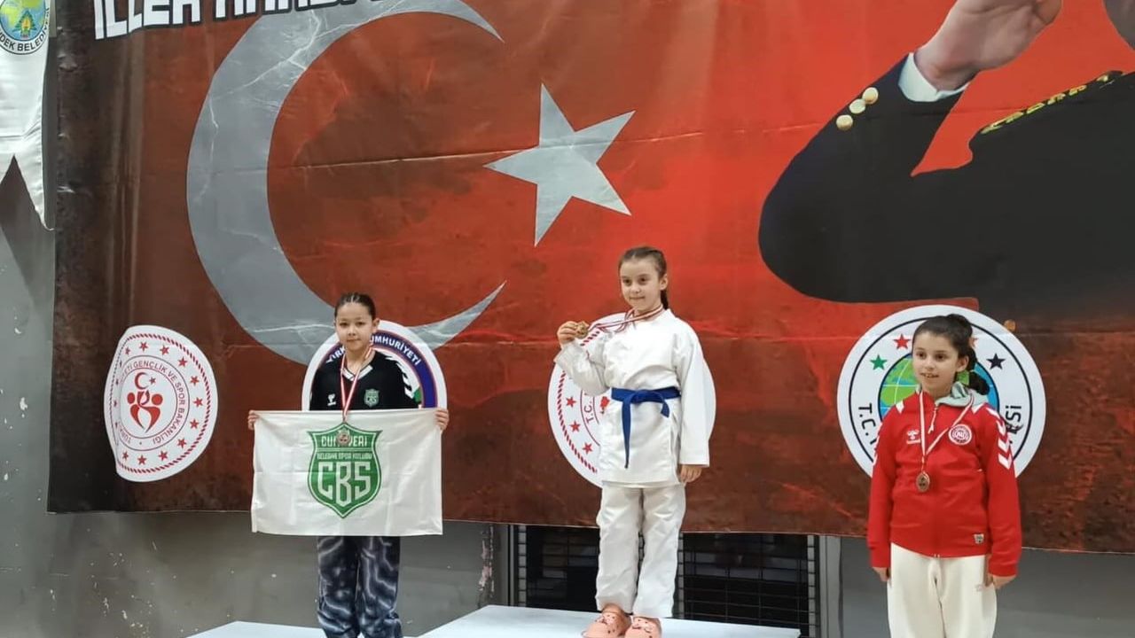 Cumayeri Belediye Sporlu karateciler Sakarya’dan 6 madalyayla döndü