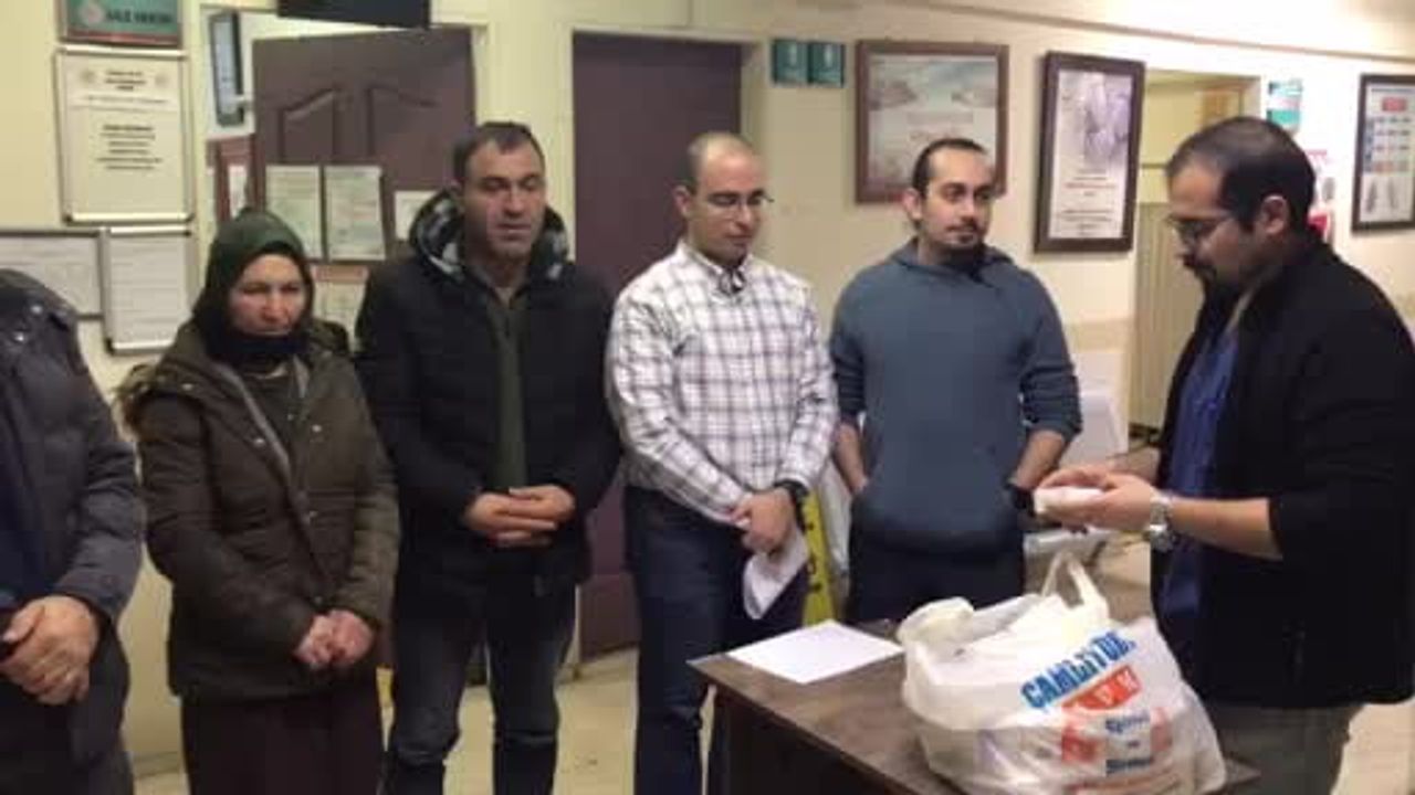 Damal'da sağlık çalışanından örnek davranış: İlacın içinden çıkan parayı sahibine teslim etti