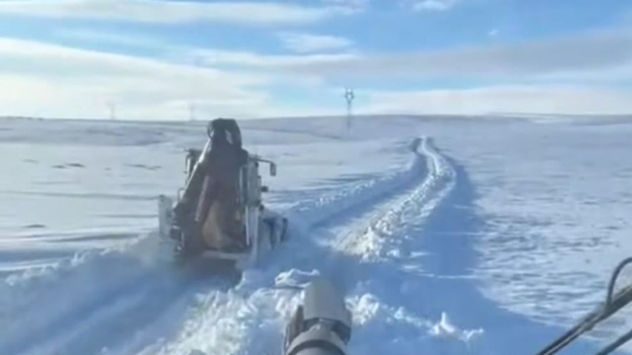 Darende'de karla mücadele: Belediye ekipleri 7-24 sahada