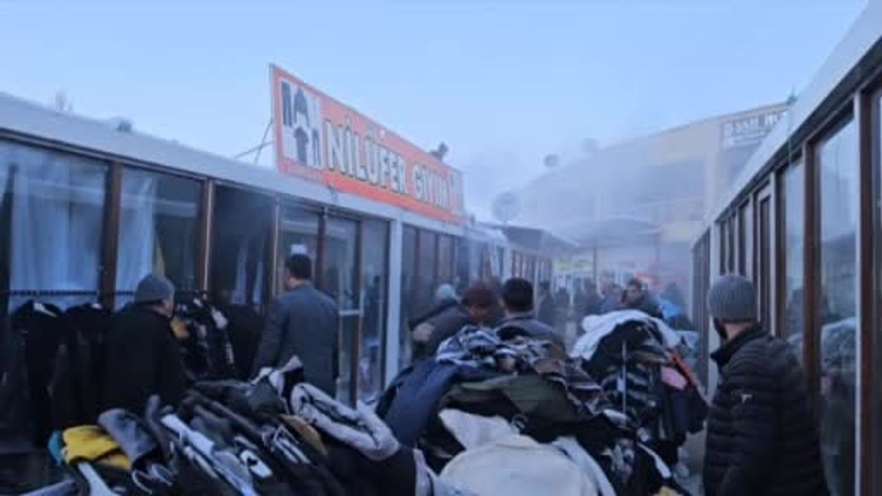 Darende konteyner çarşısında mağaza yangını