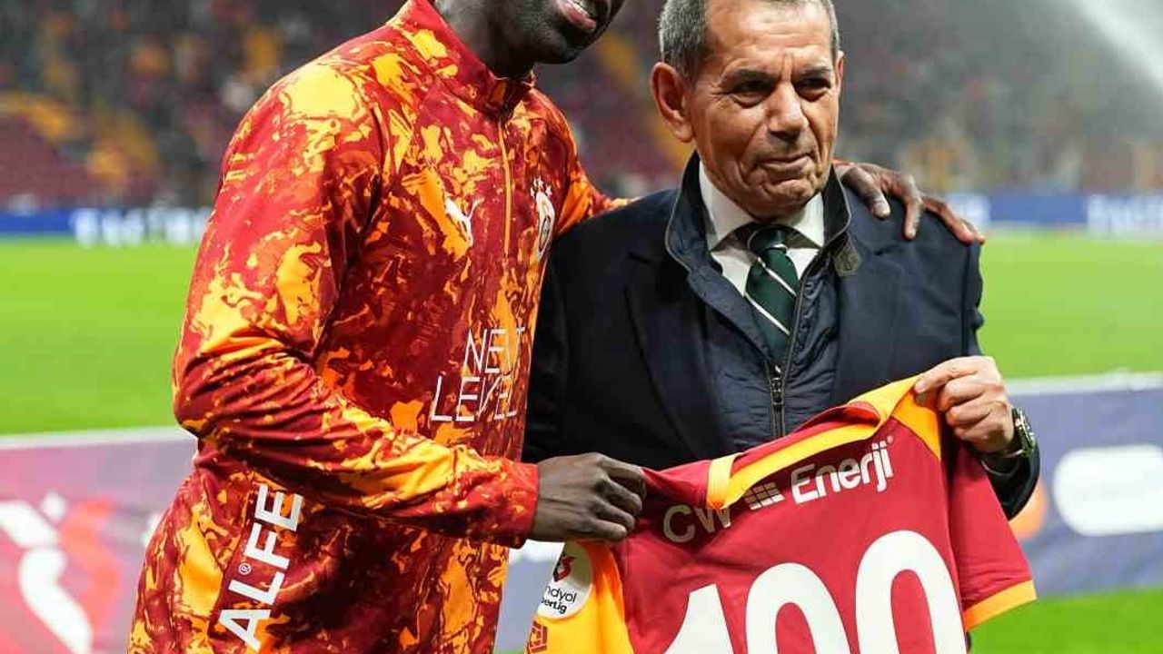 Davinson Sanchez'e Galatasaray'da 100. maç plaketi