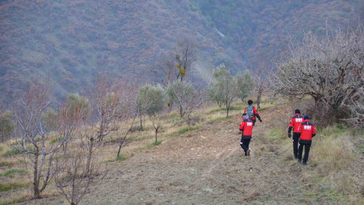 Demirci'de 8 gündür kayıp kadın dere yatağında ölü bulundu