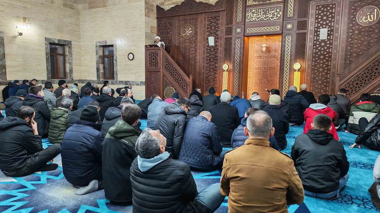 Demirci'de Miraç Kandili mevlidlerle dualarla idrak edildi