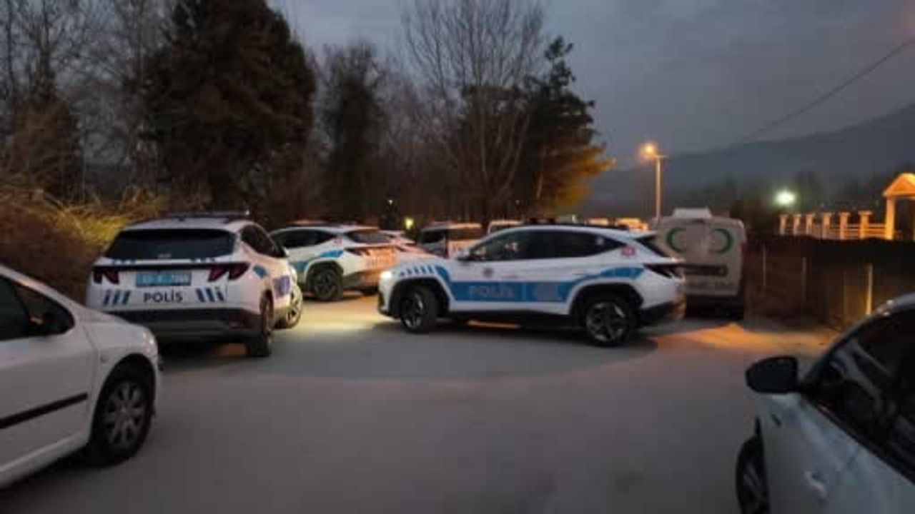 Denizli'de çarşı ve mahalle bekçisi otomobilinde ölü bulundu