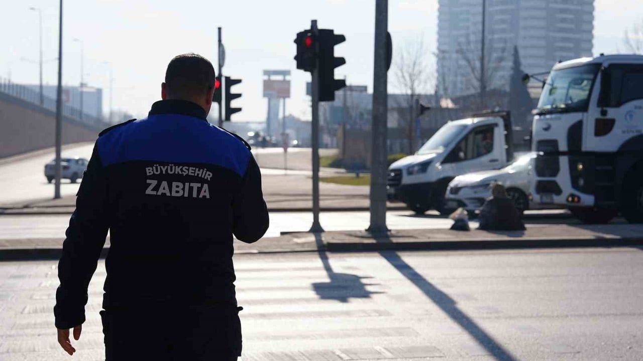 Denizli'de zabıta dilenci denetimlerini artırdı