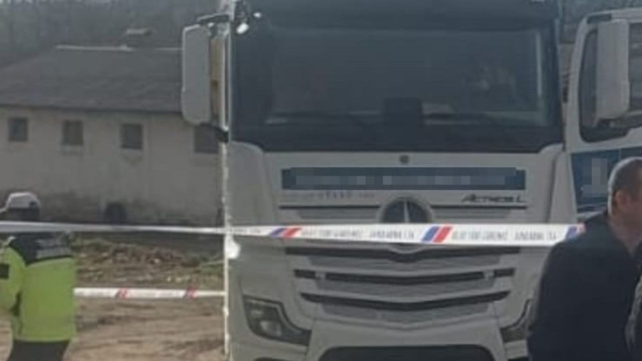 Derince'de yolun karşısına geçen kadın kamyonun altında kalarak yaşamını yitirdi