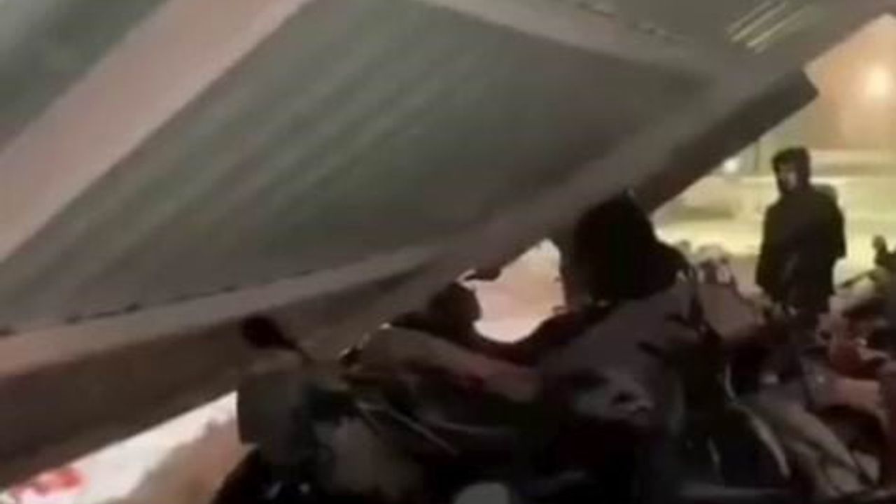 Dicle Üniversitesi yurt otoparkının çatısı kar nedeniyle çöktü