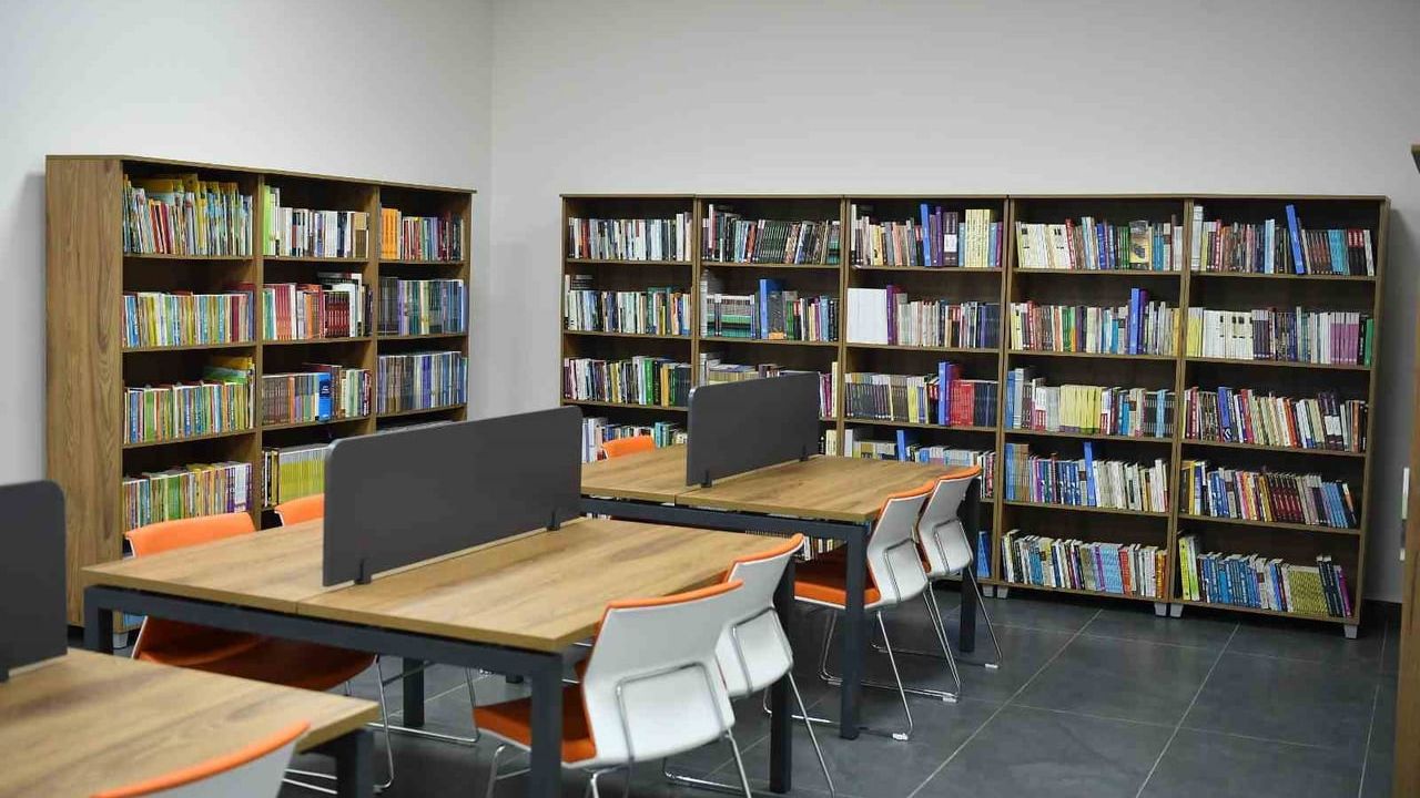 Diş Hastanesi Ek Binasına 4 Bini Aşkın Kitapla Okuma Salonu