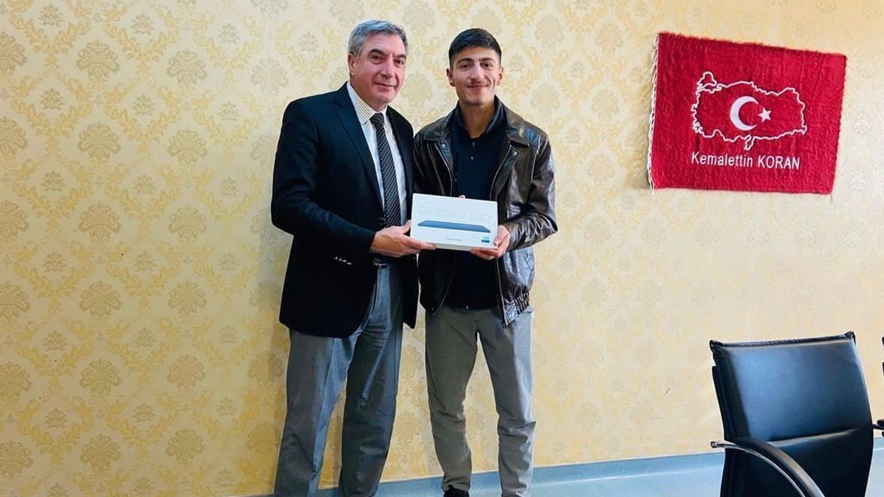 Diyadin'de gençlere tablet desteği