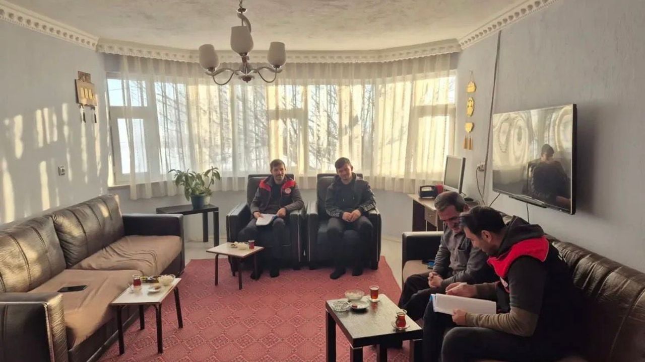 Diyadin Satıcılar Köyü'nde Veteriner Hekimlerin Aile Ziyareti