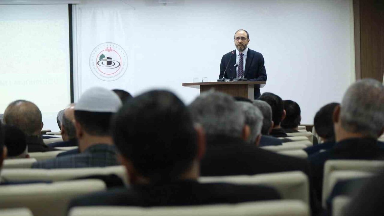 Diyarbakır'da 2026 Hac Organizasyonu İçin Kafile Görevlilerine Eğitim