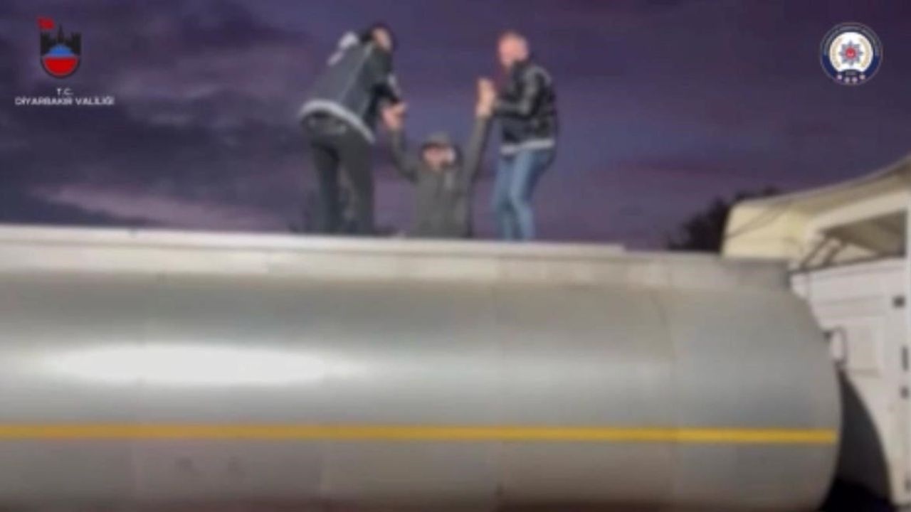 Diyarbakır'da atık tankerinde 32 Afgan göçmen kurtarıldı — 4 organizatör tutuklandı