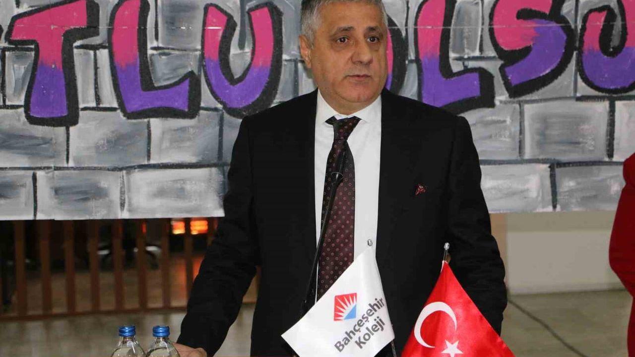 Diyarbakır'da Bahçeşehir Koleji öğrencilerinden Gazeteciler Günü sergisi