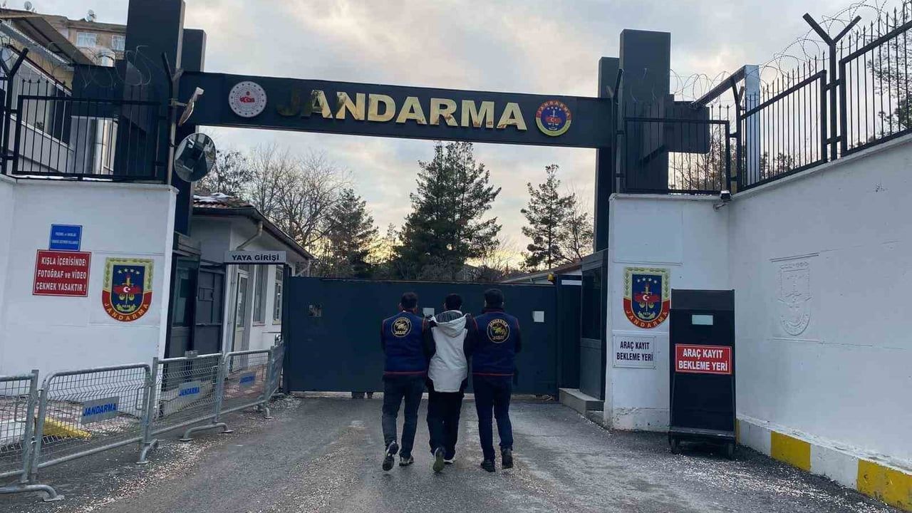 Diyarbakır'da jandarma 108 hükümlüyü yakaladı