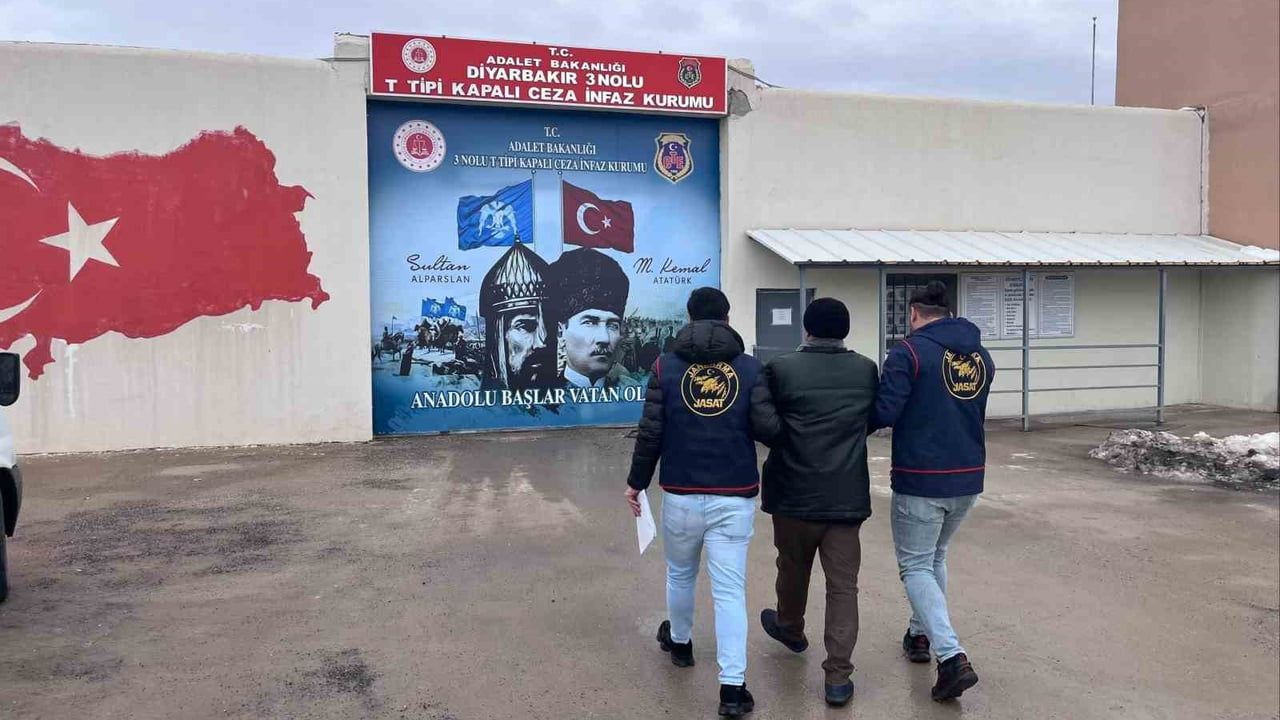Diyarbakır'da Jandarma Operasyonunda 132 Kişi Yakalandı