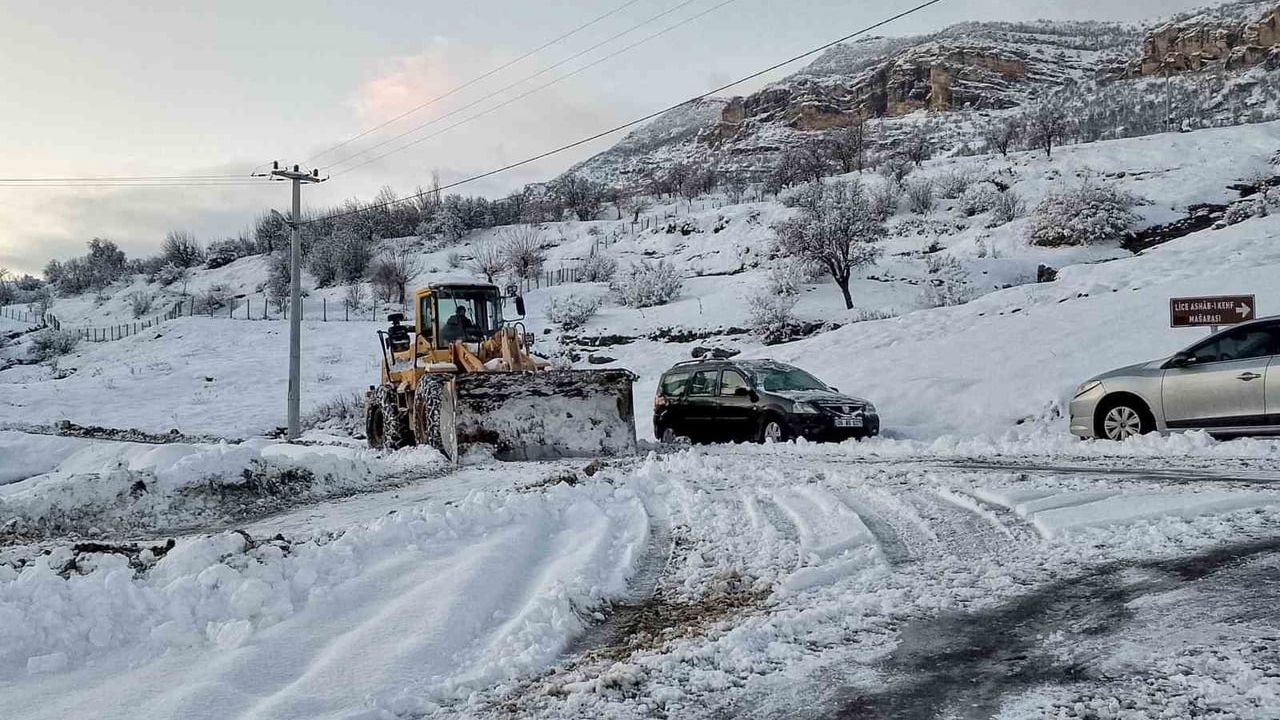 Diyarbakır'da kırsal mahalle yolları ulaşıma açıldı
