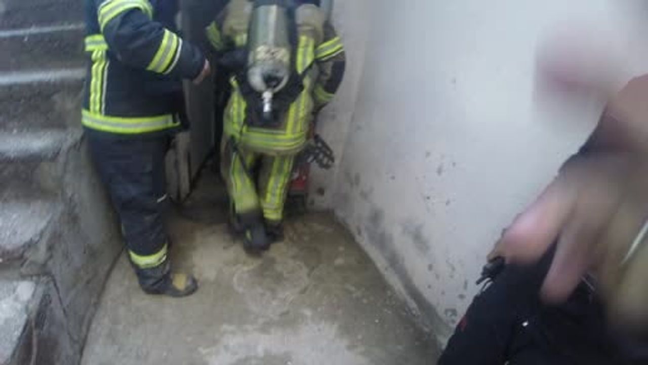 Diyarbakır'da prizdeki çamaşır makinesi yangını evi kullanılamaz hale getirdi