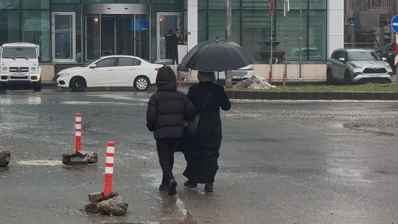 Diyarbakır'da sağanak yağış hayatı olumsuz etkiledi