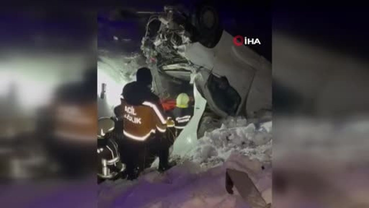 Diyarbakır'da şarampole devrilen araçta sürücü kurtarıldı