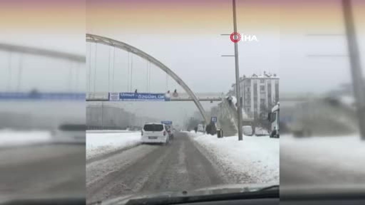 Diyarbakır'da üst geçitte çocuklara yönelik şiddet anları kamerada