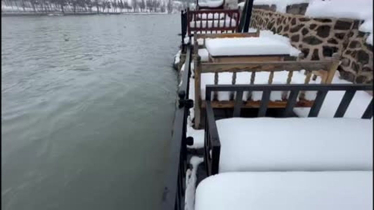 Diyarbakır'da yoğun kar Dicle Nehri'nde su seviyesini yükseltti