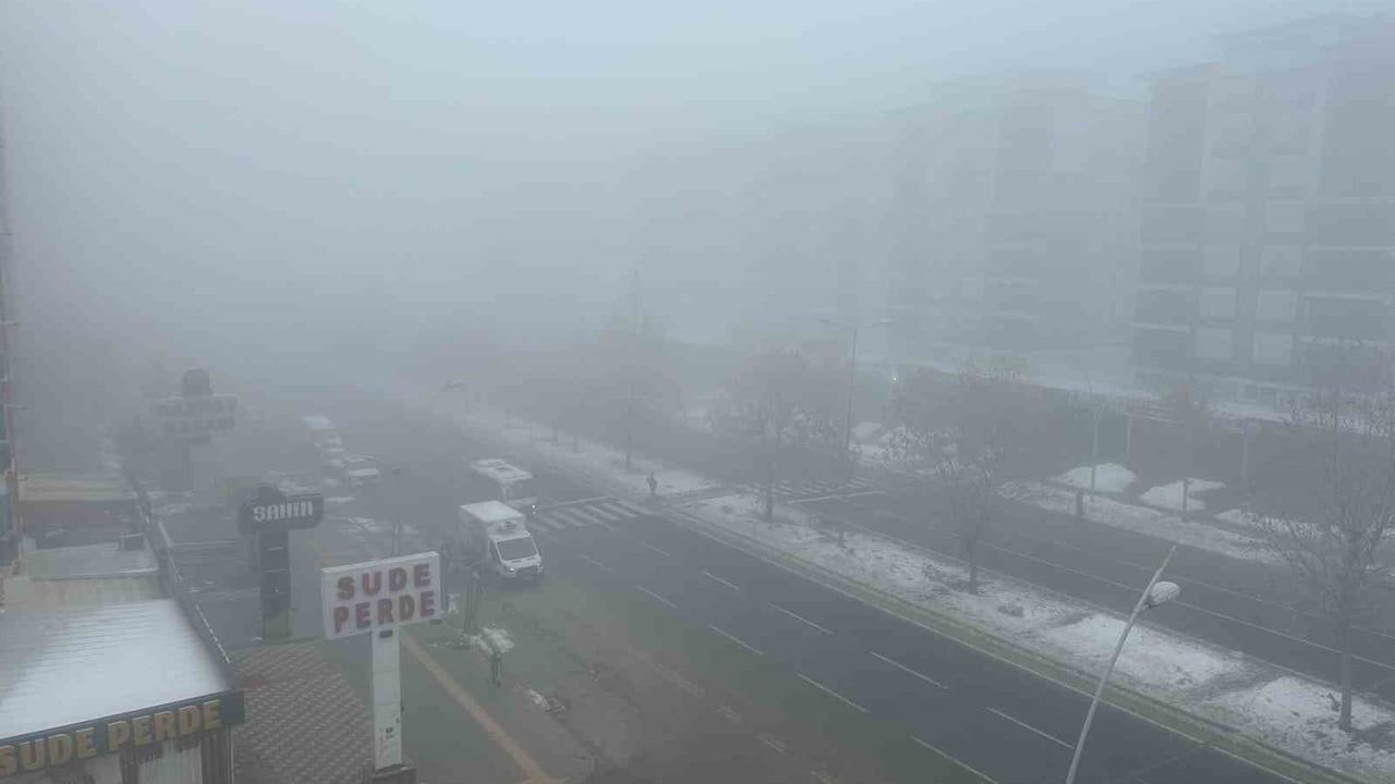 Diyarbakır’da Yoğun Sis Ulaşımı Olumsuz Etkiledi