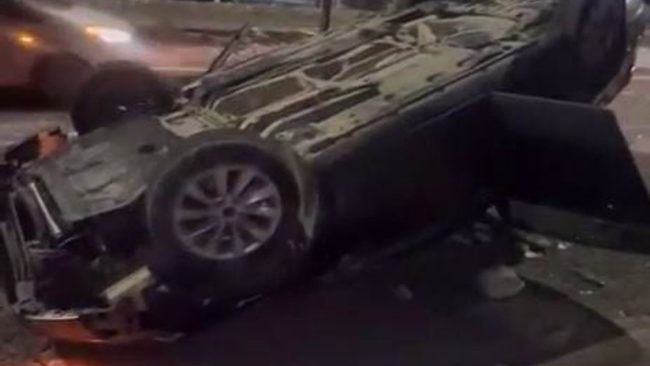 Diyarbakır-Elazığ kara yolunda buzlanma sonucu araç takla attı