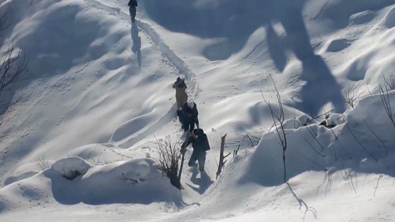 Diyarbakır’ın Kulp ilçesinde rahatsızlanan vatandaş helikopterle hastaneye sevk edildi