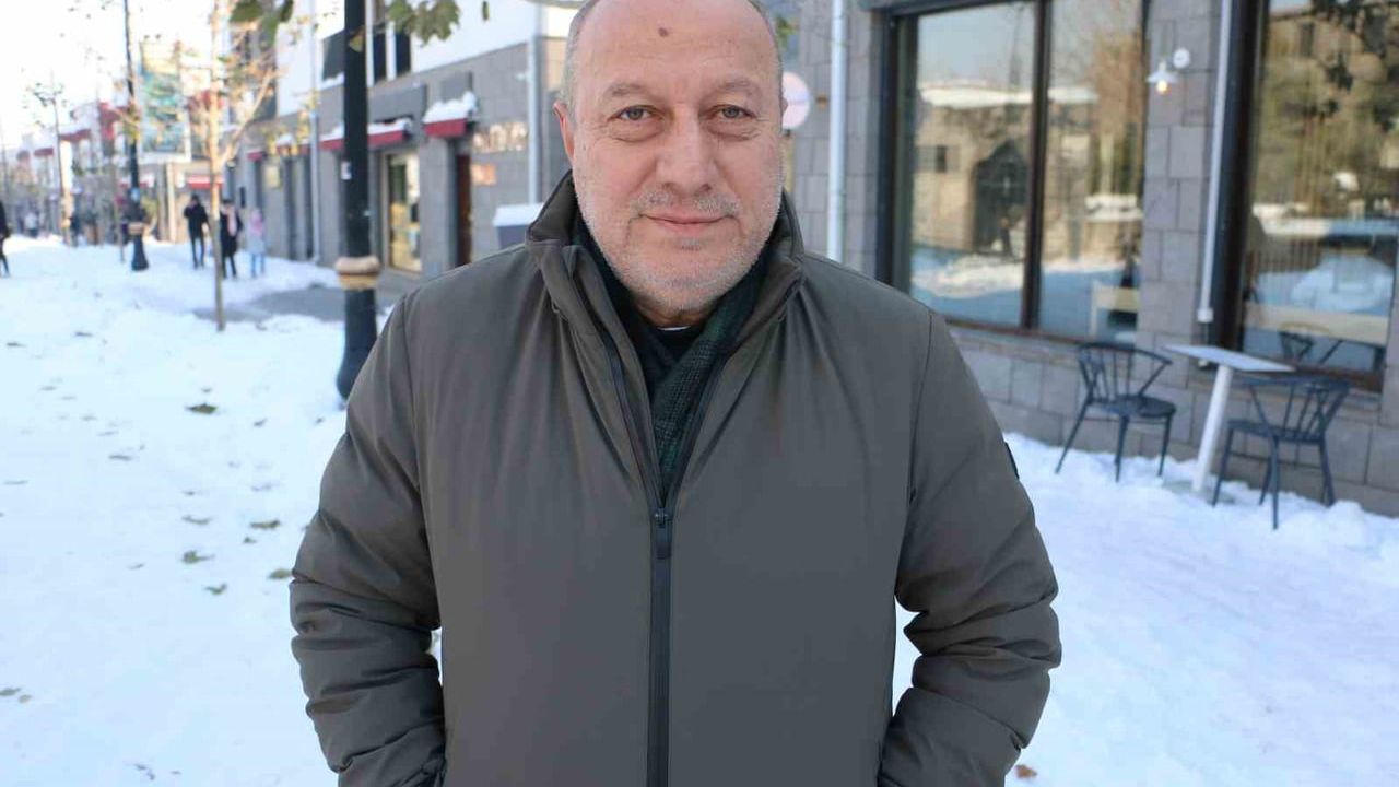 Diyarbakır Sur'da esnaf belediyeye kar temizliği tepkisi