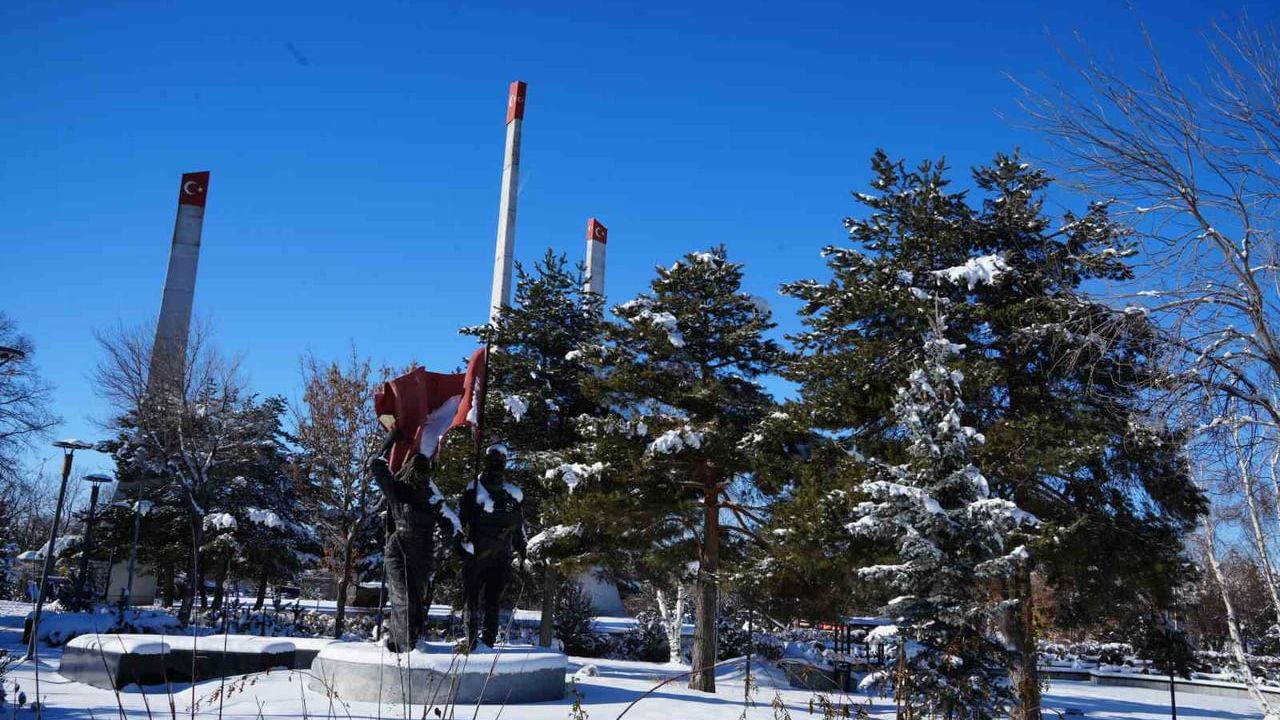 Doğu'da Aralıklı Kar ve Kuvvetli Rüzgar Uyarısı