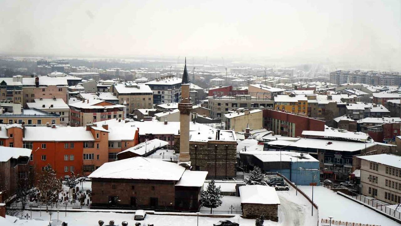 Doğu'da kar yağışı ve buzlanma uyarısı