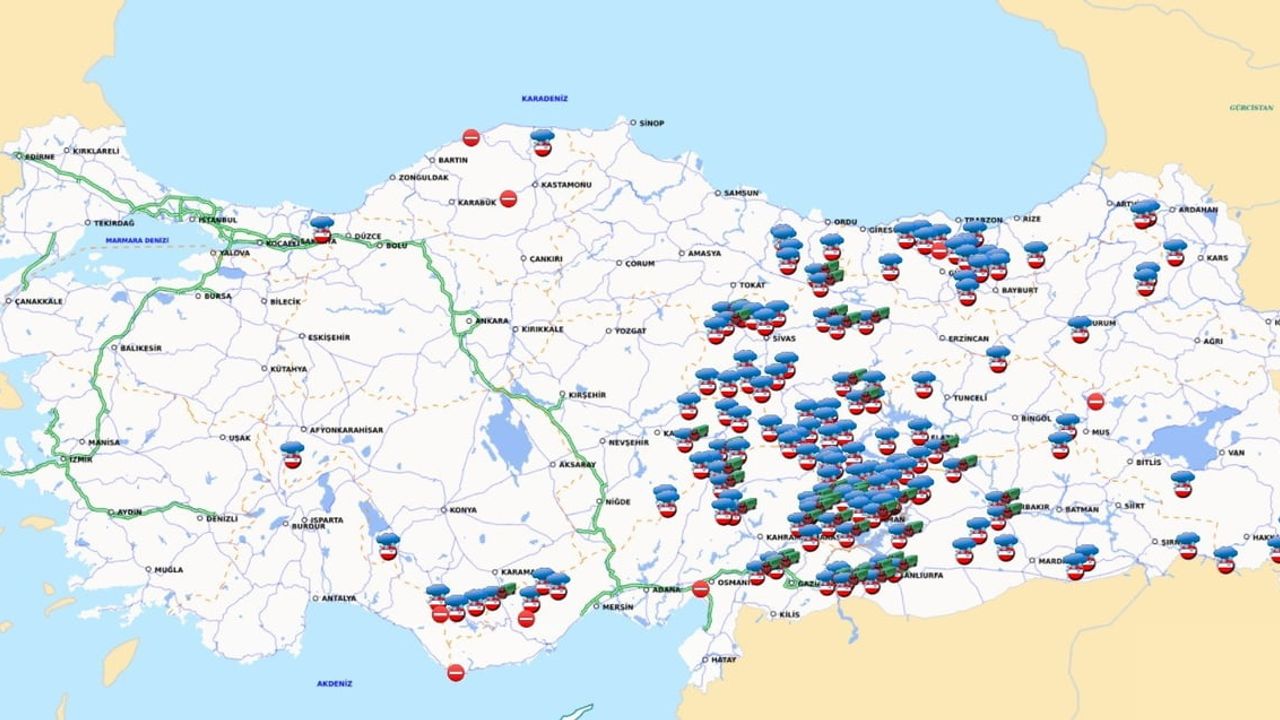 Doğuda Yoğun Kar Ulaşımı Felç Etti