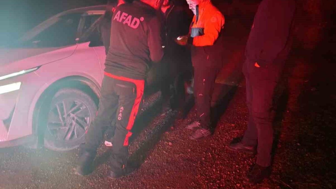 Domuzdamı Yaylası'nda mahsur kalan aile AFAD ve belediye ekipleri tarafından kurtarıldı