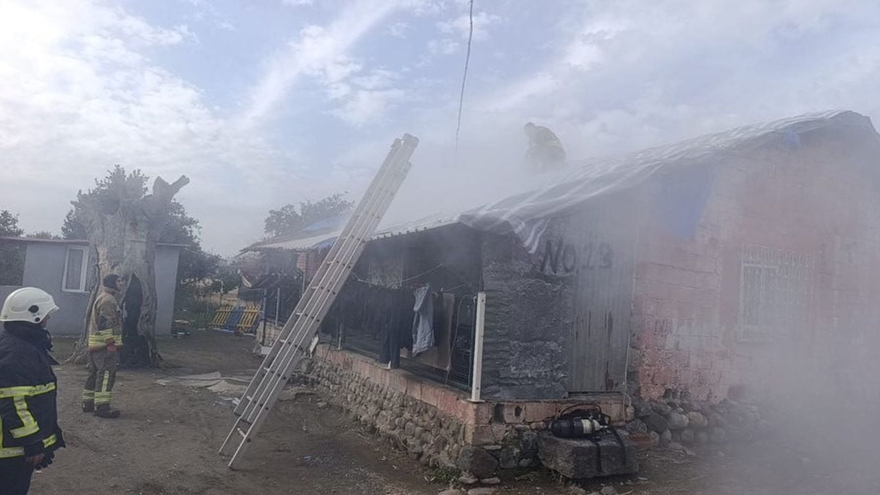 Dörtyol'da çatıda yangın: itfaiye büyümeden söndürdü