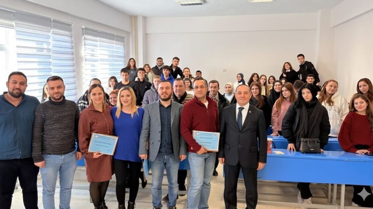 DPÜ Çavdarhisar MYO'da 'Öğrenci-Mezun Etkileşimi' etkinliği