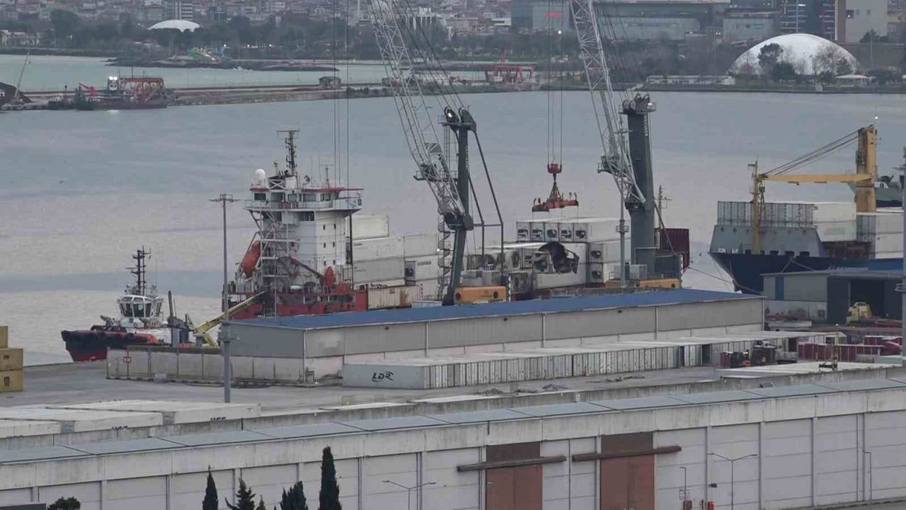 Dron Saldırısına Uğrayan 'Aurelia' Samsun Limanı'na Demirledi