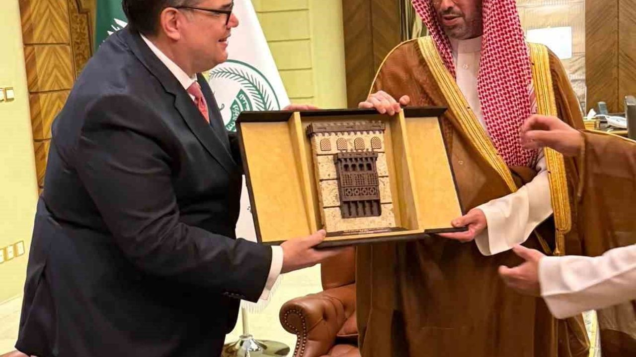 Dünya Türk Dili Ailesi Günü Cidde’de kutlandı