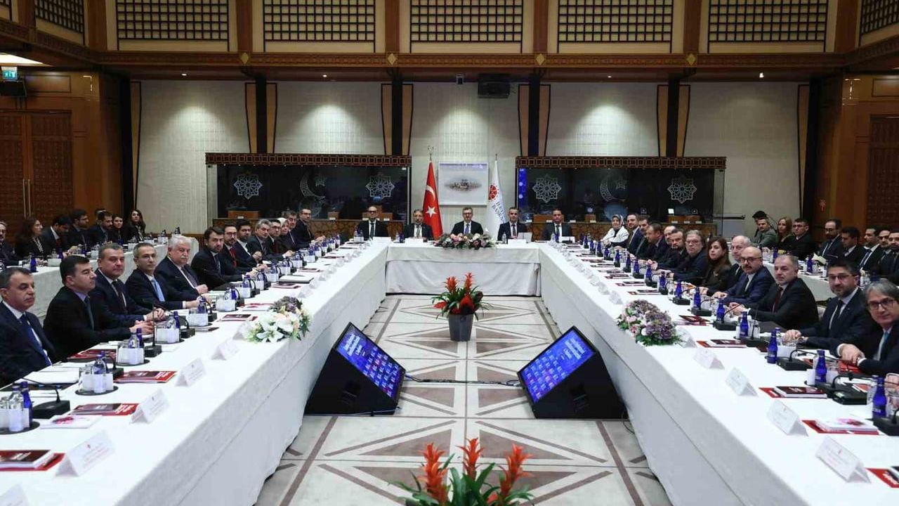 Duran: Kamu diplomasisi iletişimin silah olduğu çağda hayati önem taşıyor