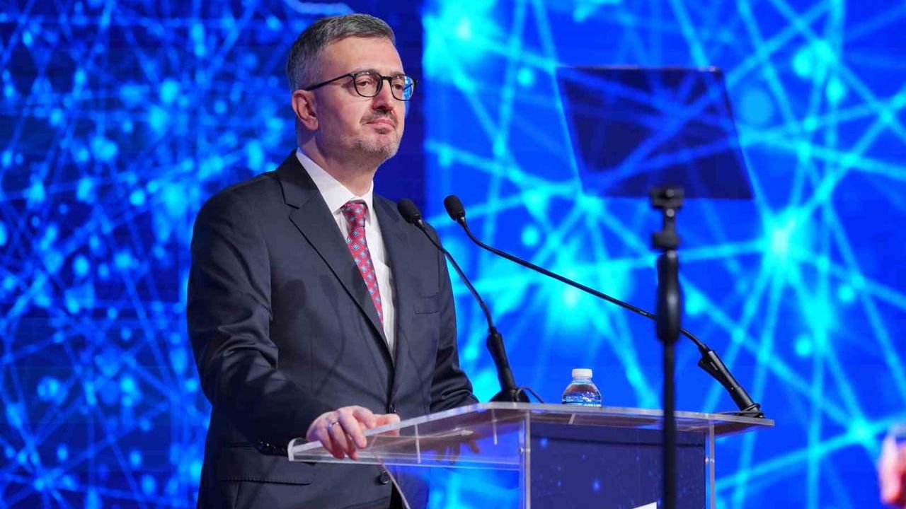 Duran: Yapay Zekâ Gazetecilikte Araçtır, Özne Olamaz