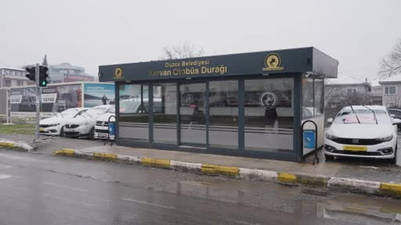 Düzce Belediyesi’nin akıllı durakları: Kışın sıcak, yazın serin konfor