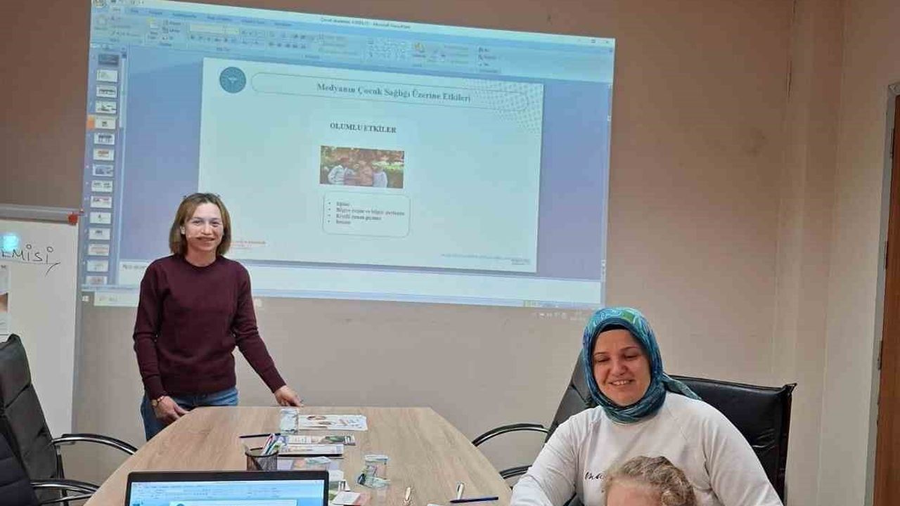 Düzce'de Çocuk Akademisi eğitimleri sürüyor