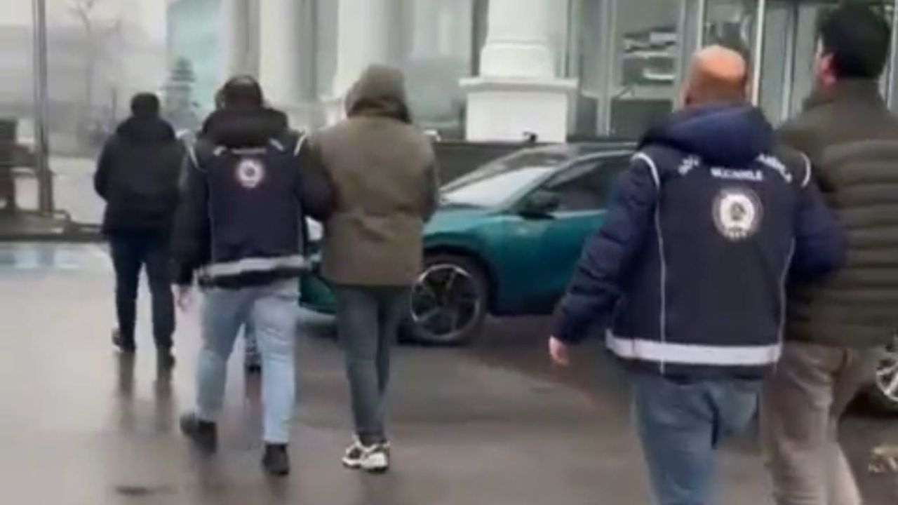 Düzce'de kamyon kasasında 14 düzensiz göçmen bulundu, 3 şüpheli tutuklandı