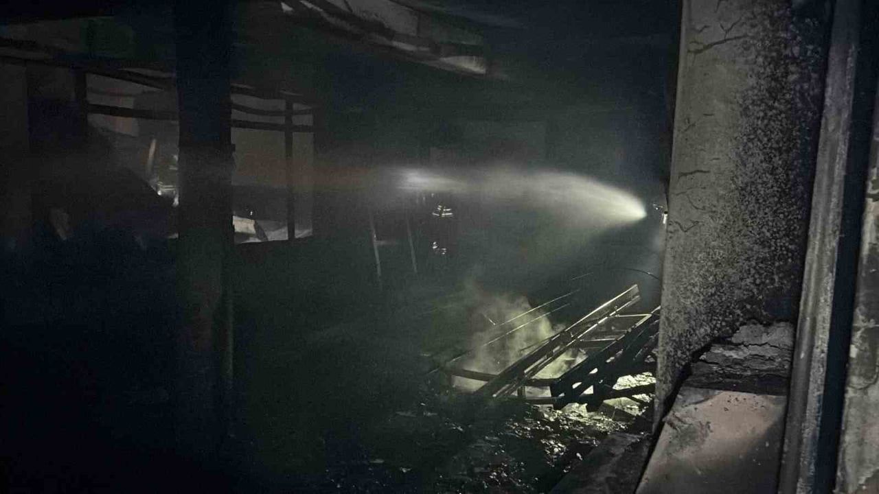 Düzce'de strafor fabrikası yangını: Üretim alanları küle döndü