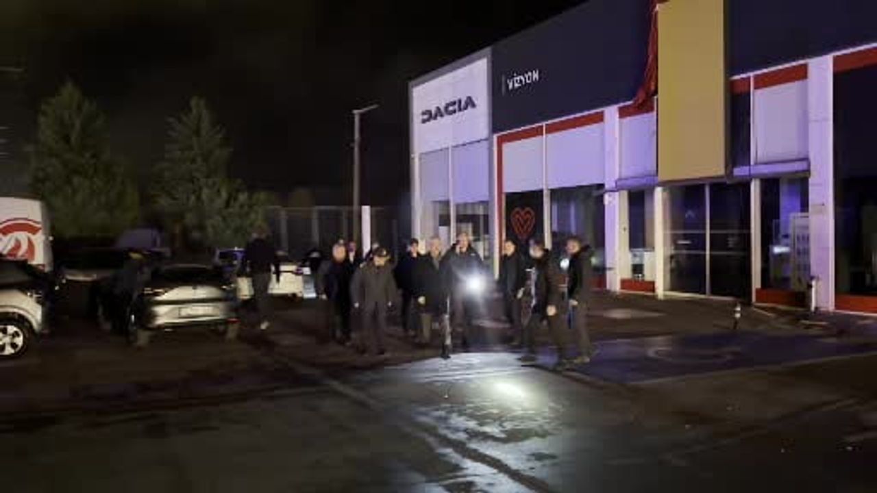 Düzce'de strafor fabrikasında yangın: rüzgar müdahaleyi güçleştiriyor