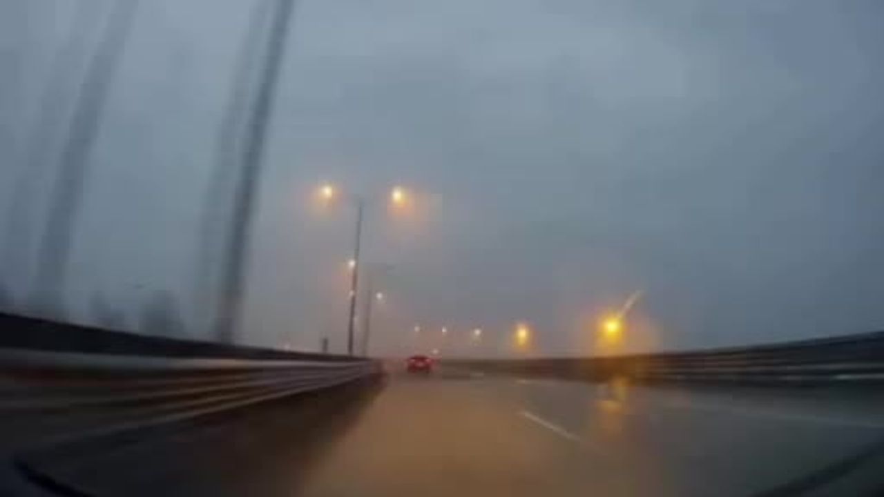 Düzce'de ters şeritte ilerleyen otomobil kafa kafaya çarpıştı