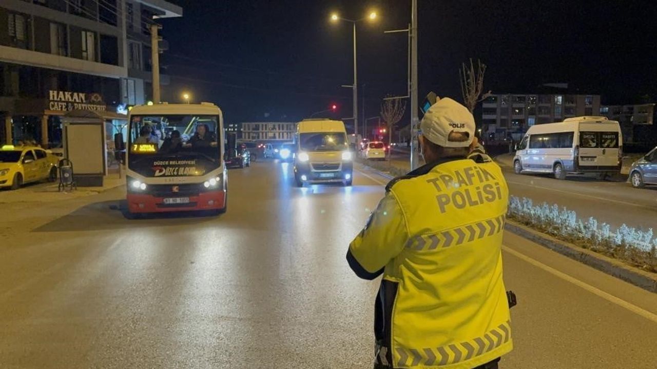 Düzce'de trafik denetimleri: 1.711 sürücüye ceza, 92 araç trafikten men edildi