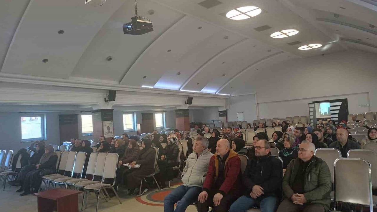 Düzce'de Umre Hazırlık Semineri: Kutsal Topraklara Gideceklere Bilgilendirme