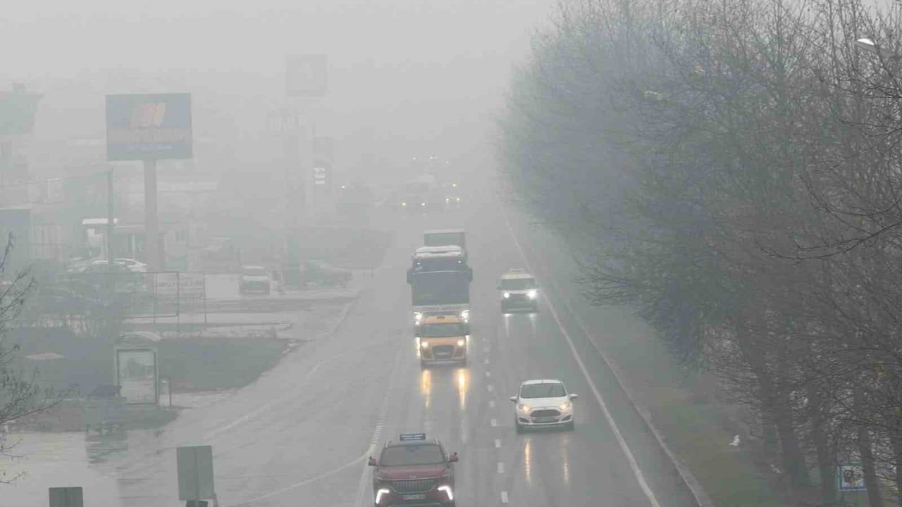 Düzce'de Yoğun Sis Ulaşımı Etkiliyor